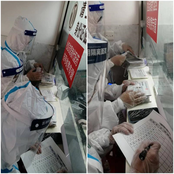 冰箱上贴着许多海报低可信度描述已自动生成