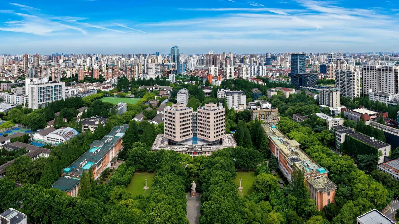 《党建》刊发校党委书记郑庆华署名文章《全面实施“人工智能+”行动  一体推进教育科技人才发...