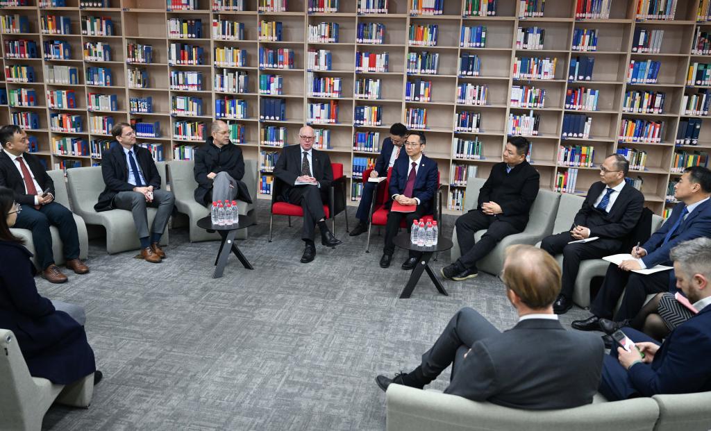 德国联邦议院前议长、阿登纳基金会荣誉主席拉默特访问同济大学