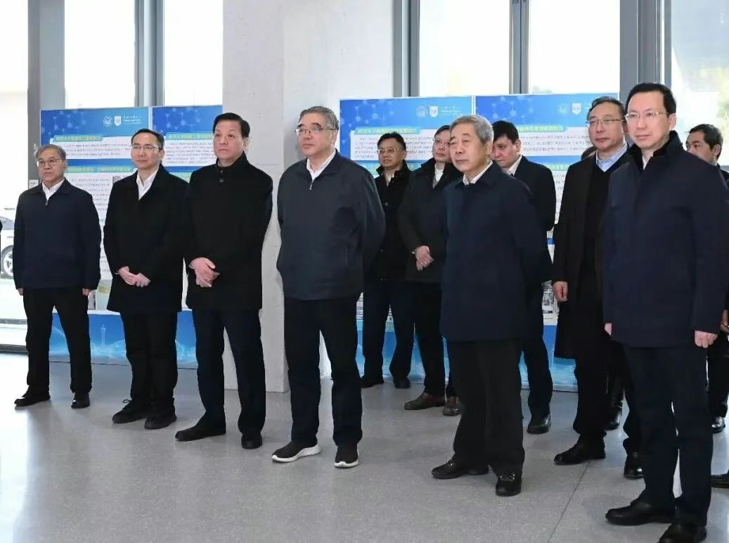 全国政协副主席朱永新一行来同济大学调研