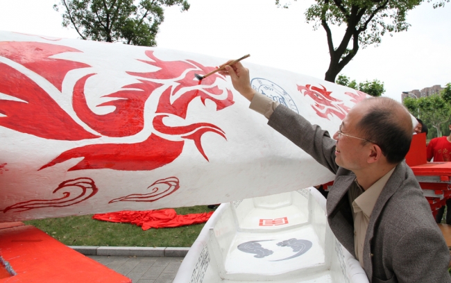 2012年“同舟杯”龙舟赛在嘉定校区举行2