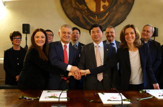 与佛罗伦萨市政府签约