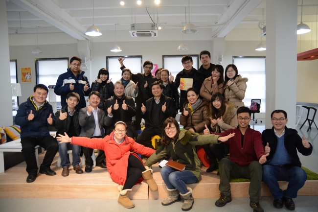 第四张照片 校领导与创业谷相关人员合影 第四张照片 校领导与创业谷相关人员合影