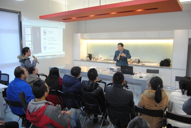 第二张照片 裴钢校长考察创业谷 第二张照片 裴钢校长考察创业谷