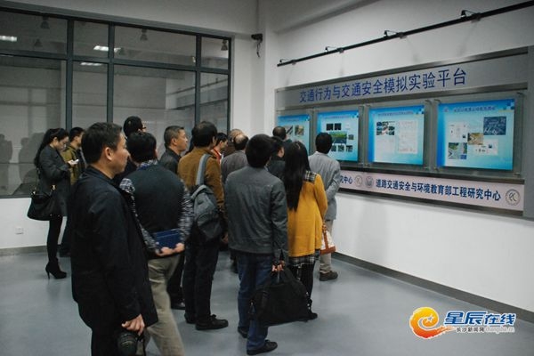 长沙新闻网--参观轨道交通实验平台