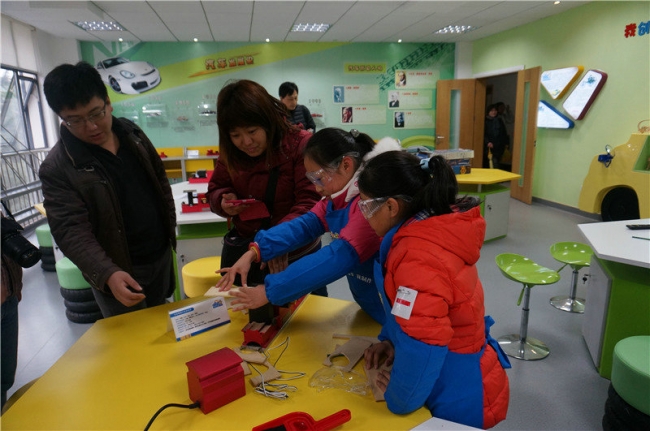 “同济汽车-殷行街道科学商店暨科普创新屋”揭牌2