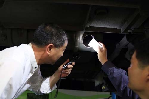 中新上海网--为尾气戴口罩