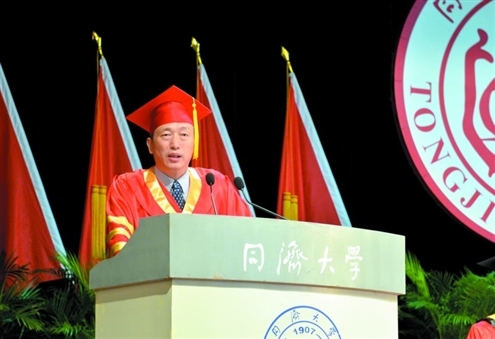 东方教育时报--裴钢