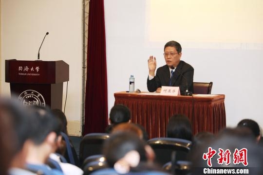 中国新闻社--何亚非