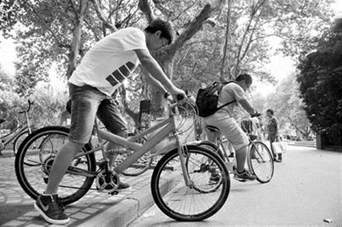 文汇报--自行车