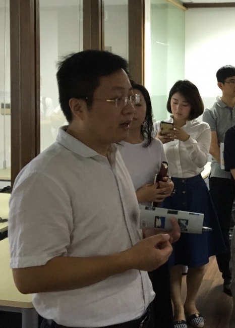 胡敬礼在介绍公司情况 胡敬礼在介绍公司情况