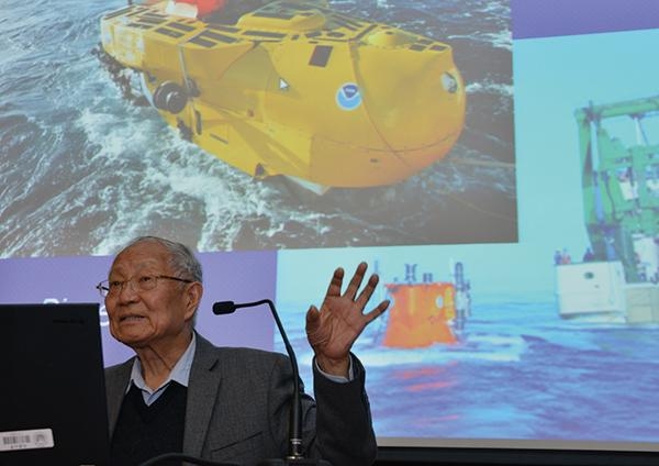 汪品先院士作报告 汪品先院士作报告