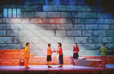 文汇报--《江姐》演出